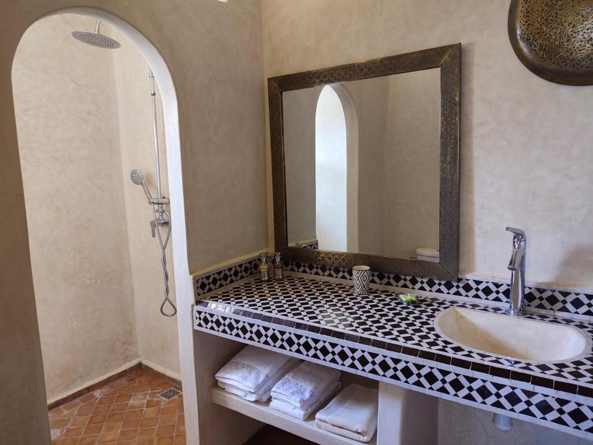 Riad Bini-Ddik Essaouira Bagian luar foto