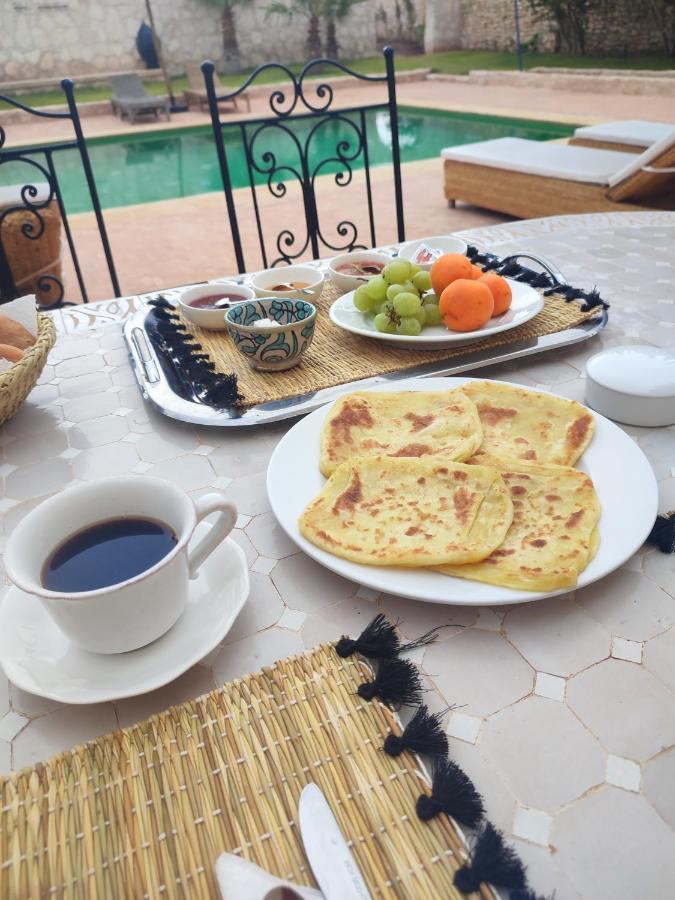 Riad Bini-Ddik Essaouira Bagian luar foto
